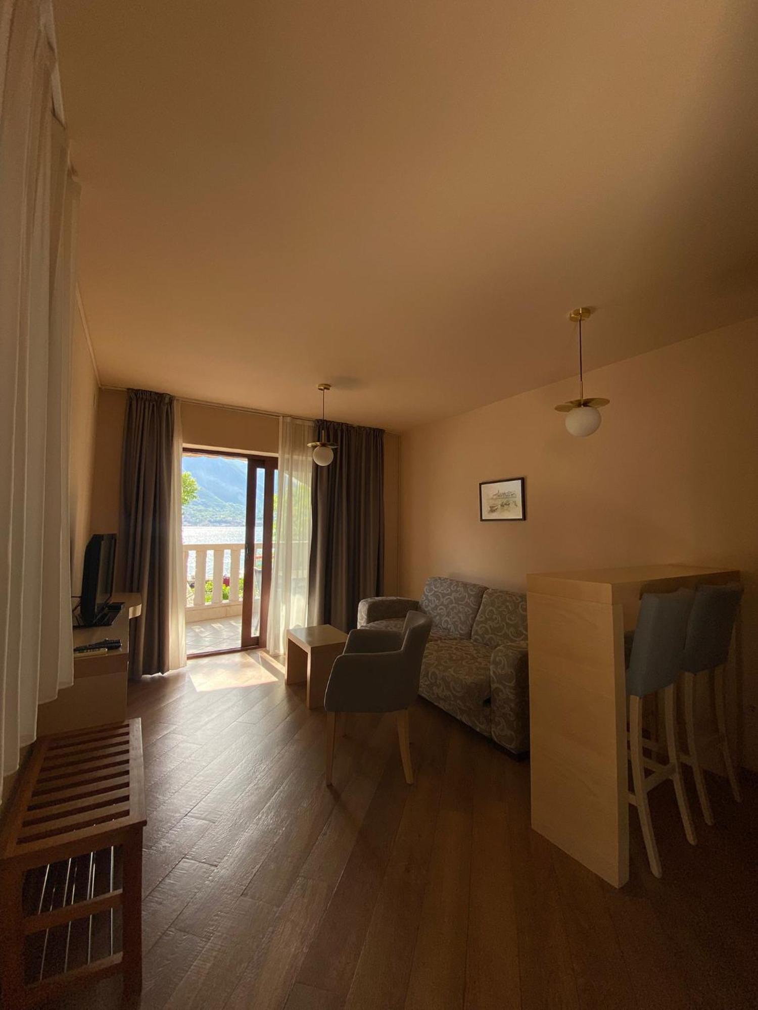 Apartments Bella Di Mare Kotor Bagian luar foto