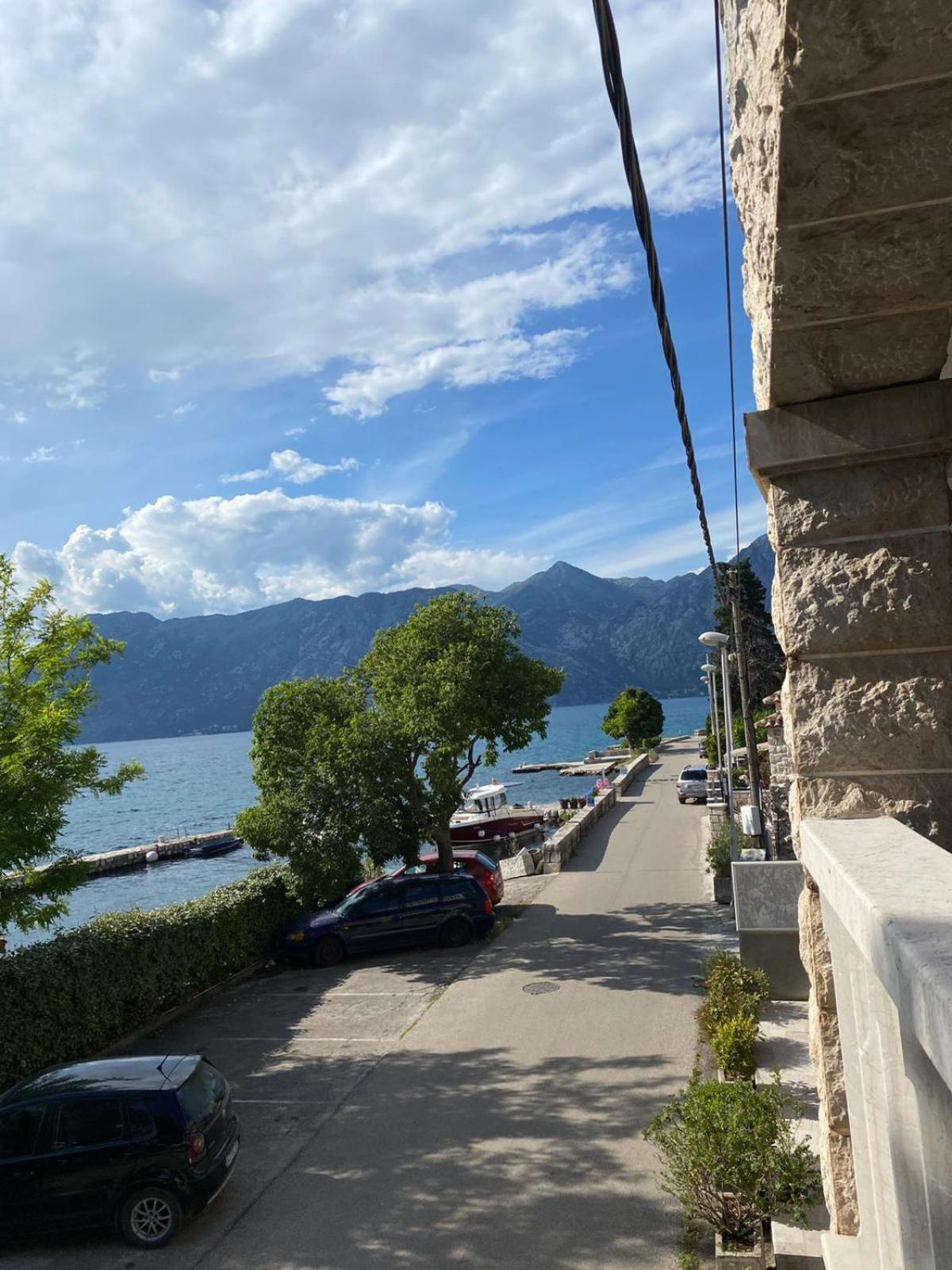 Apartments Bella Di Mare Kotor Bagian luar foto