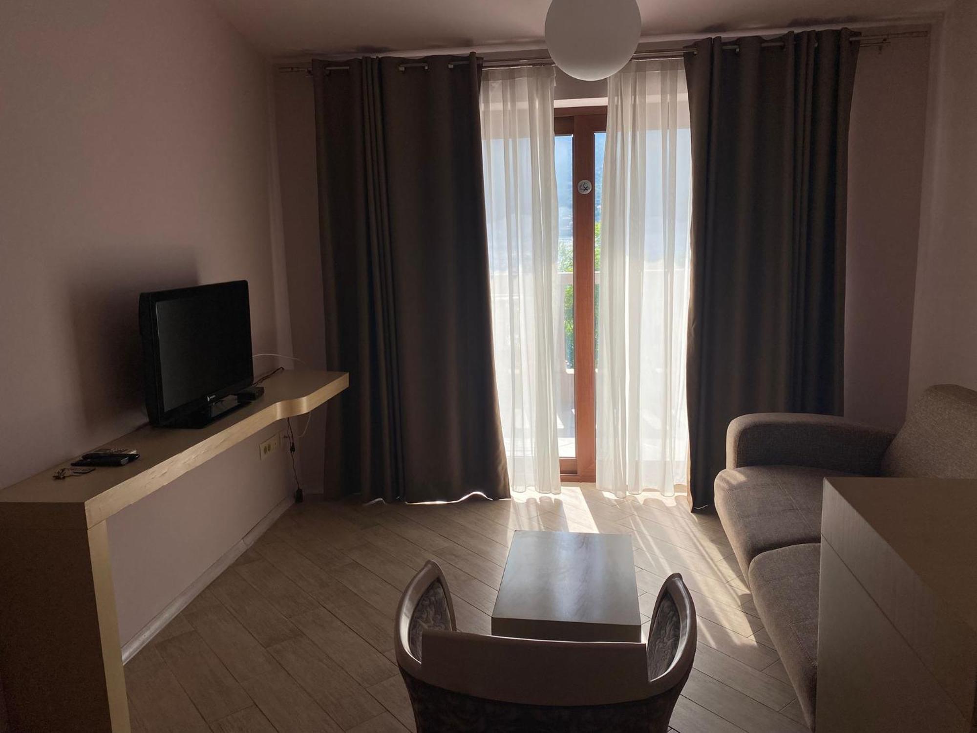 Apartments Bella Di Mare Kotor Bagian luar foto