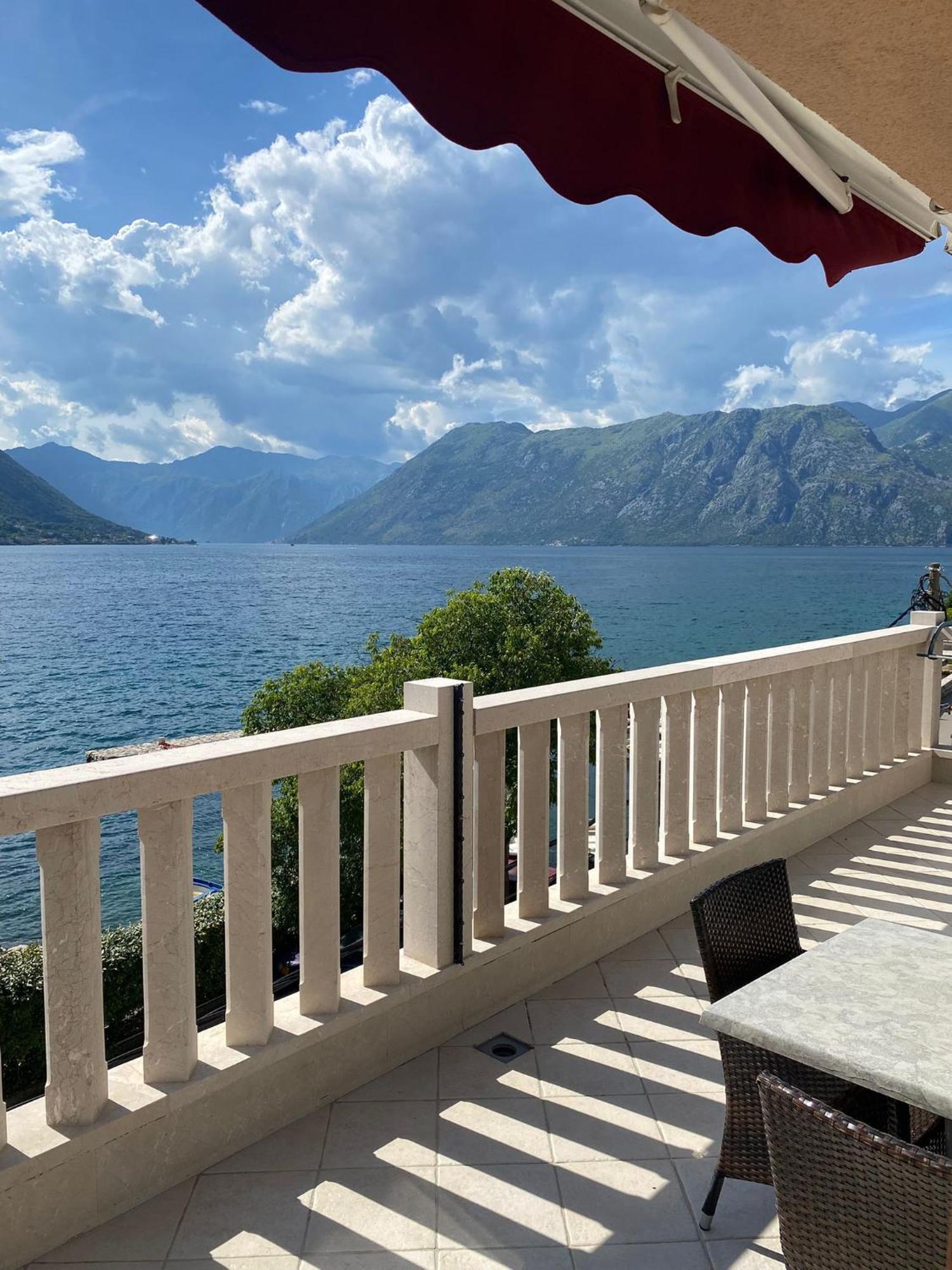 Apartments Bella Di Mare Kotor Bagian luar foto
