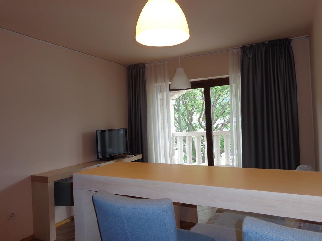 Apartments Bella Di Mare Kotor Bagian luar foto