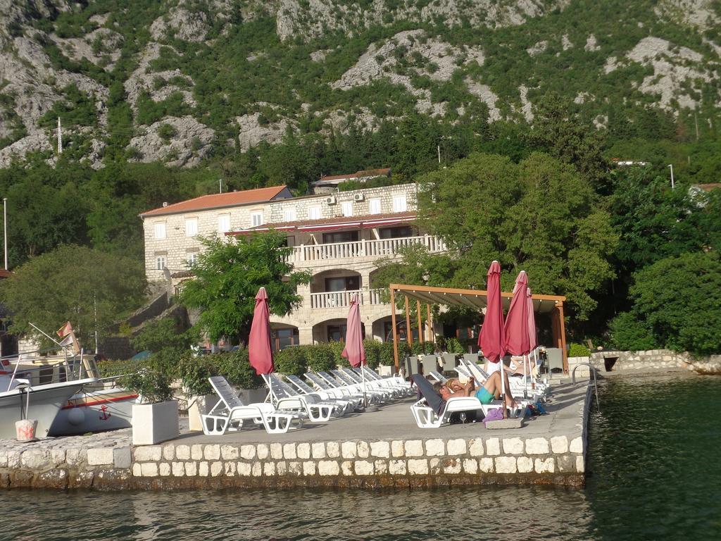 Apartments Bella Di Mare Kotor Bagian luar foto